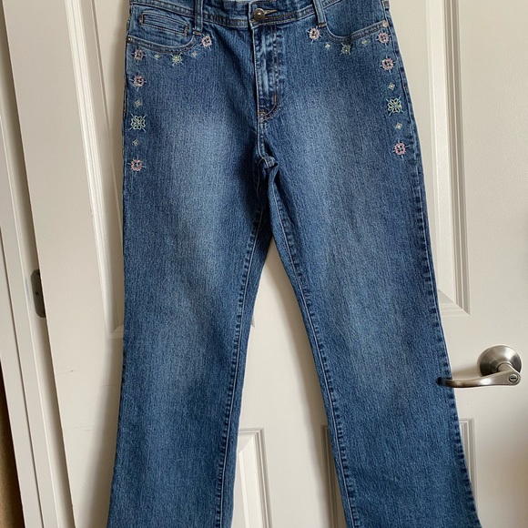 Cosmopolitan Jeans wear - Picture 2 of 7